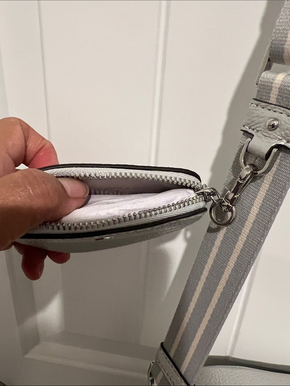 kate spade ♠️ Silver Pebbled Crossbody Camera Purse-strap w/ wallet & coin purse - Picture 4 of 16
